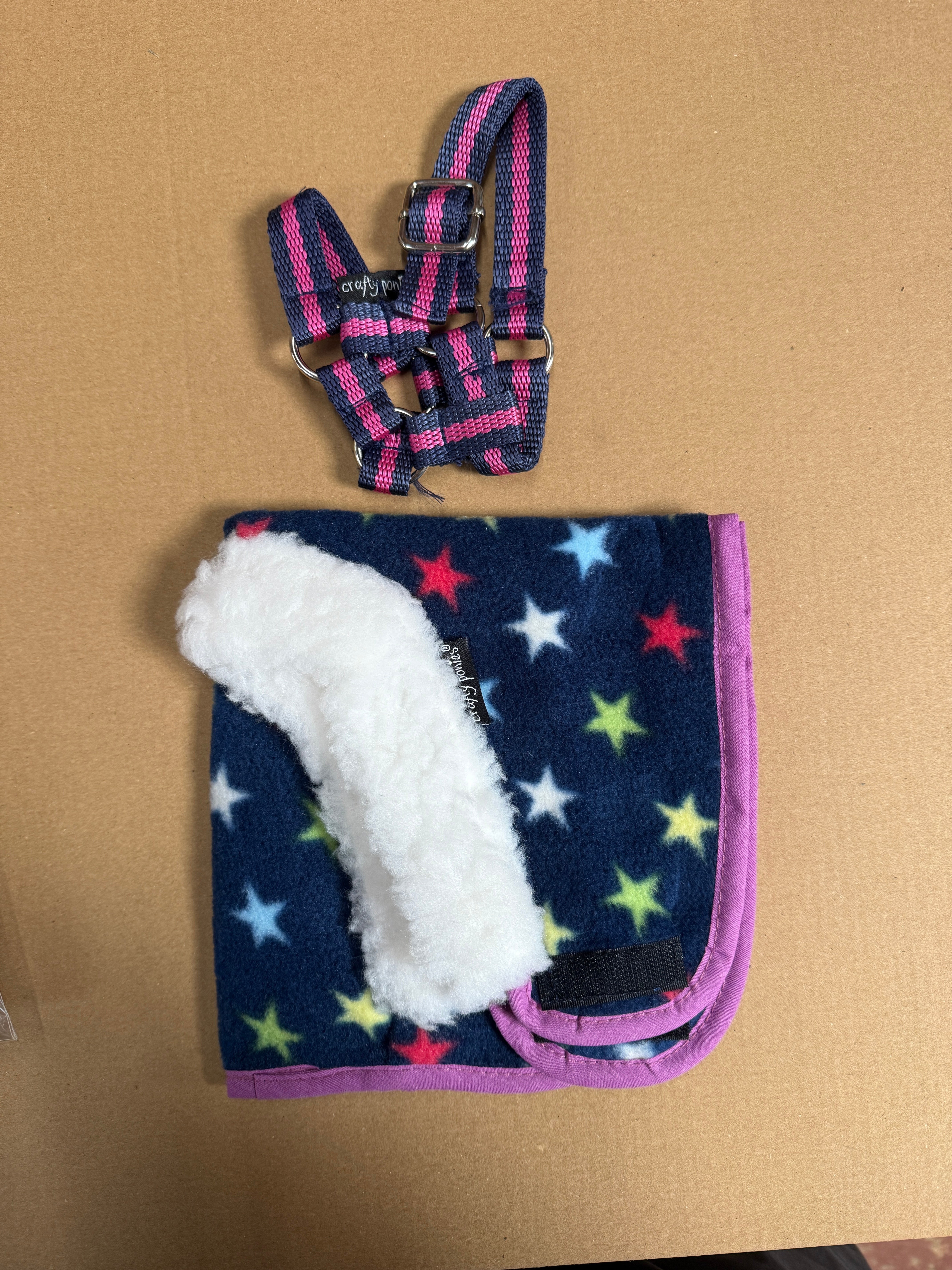 Fleece neck show rug set