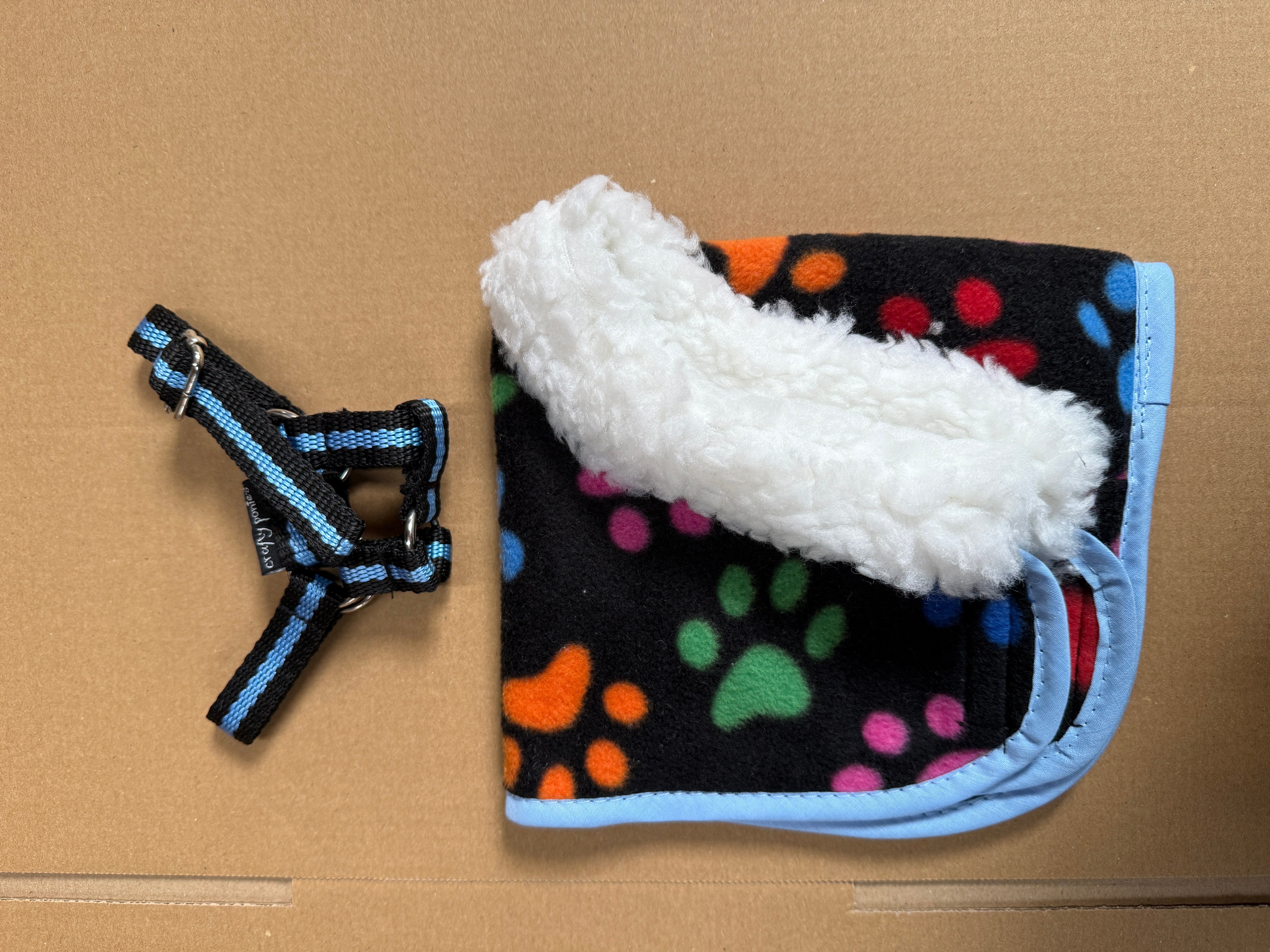 Fleece neck show rug set